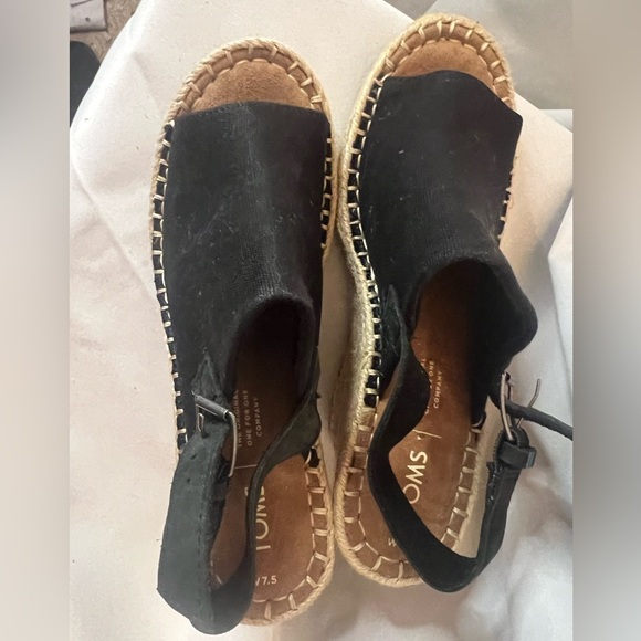 Toms Black and Tan Espadrille Wedges Size 7.5 - Picture 4 of 9